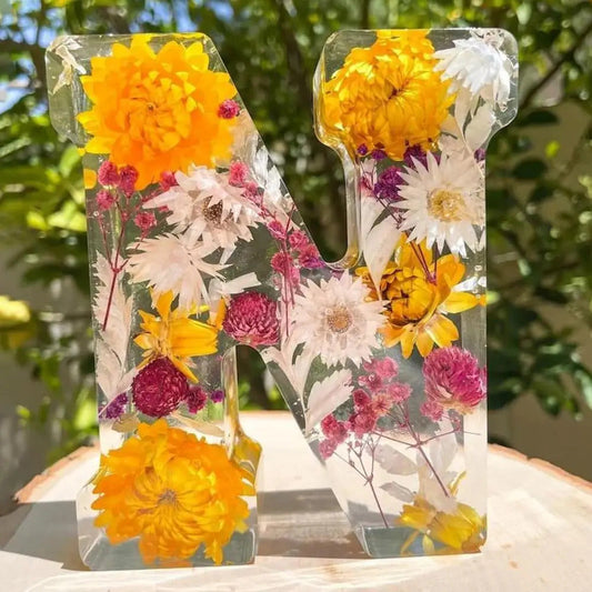 Bloom Glow Letters™ - Dried flowers + LED light!